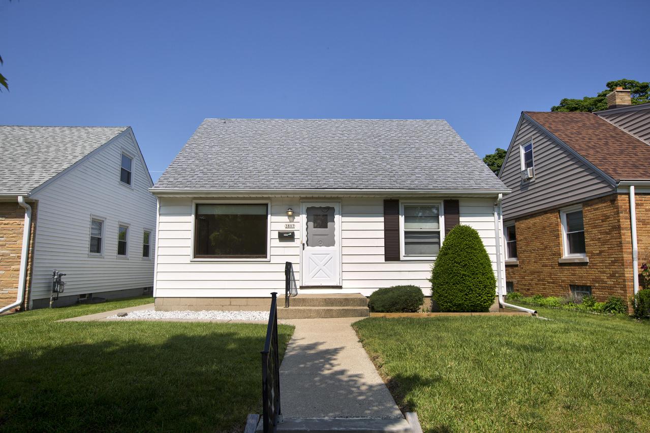 3807 S 51st St, Milwaukee, WI 53220