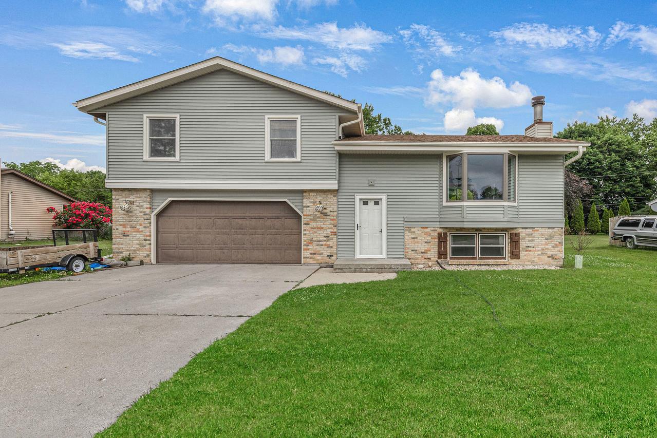 214 E Monroe Ave, Hartford, WI 53027