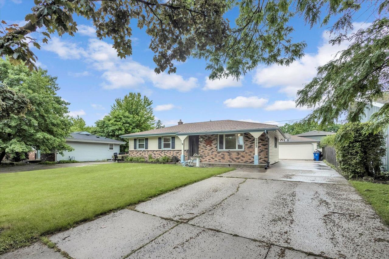 222 Echo Ln, Racine, WI 53406