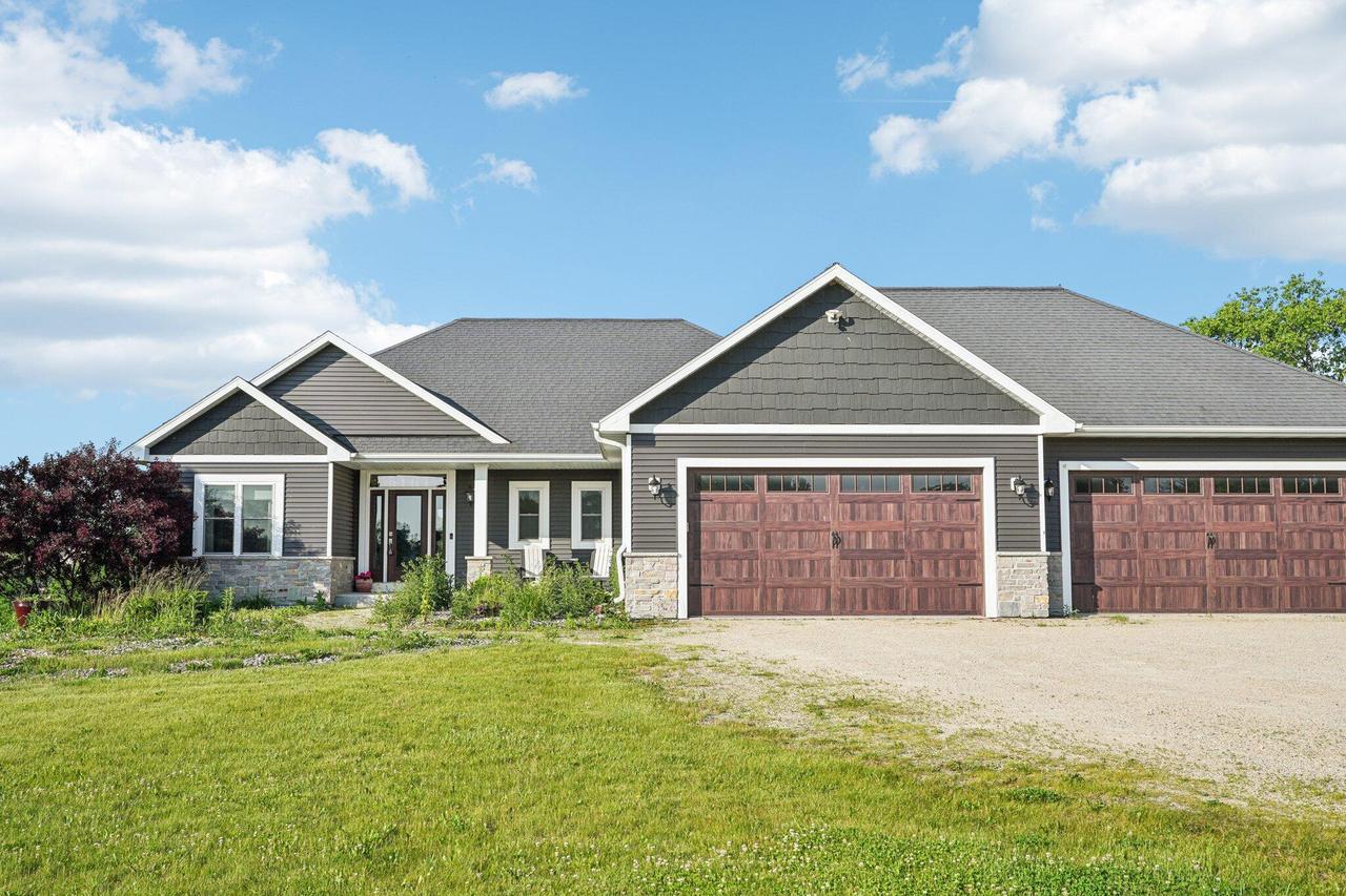 5161 Wildlife View, Wayne, WI 53002