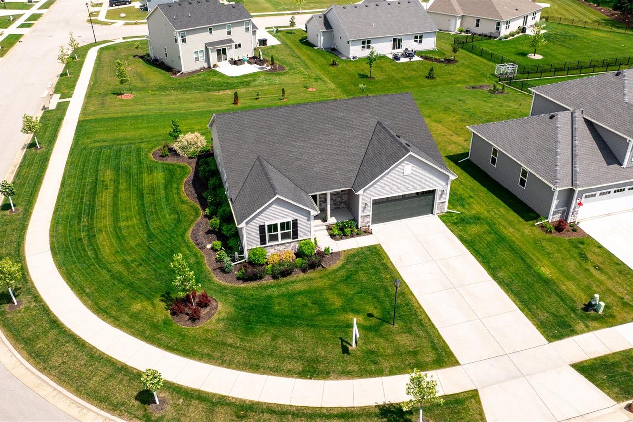 1143 Juniper Ln, Oconomowoc, WI 53066