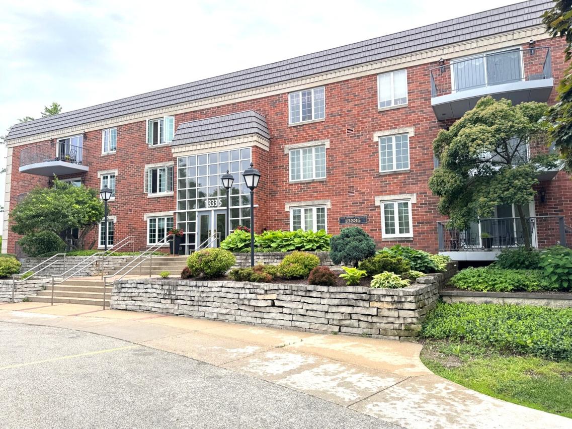 13335 Watertown Plank Rd #309, Elm Grove, WI 53122