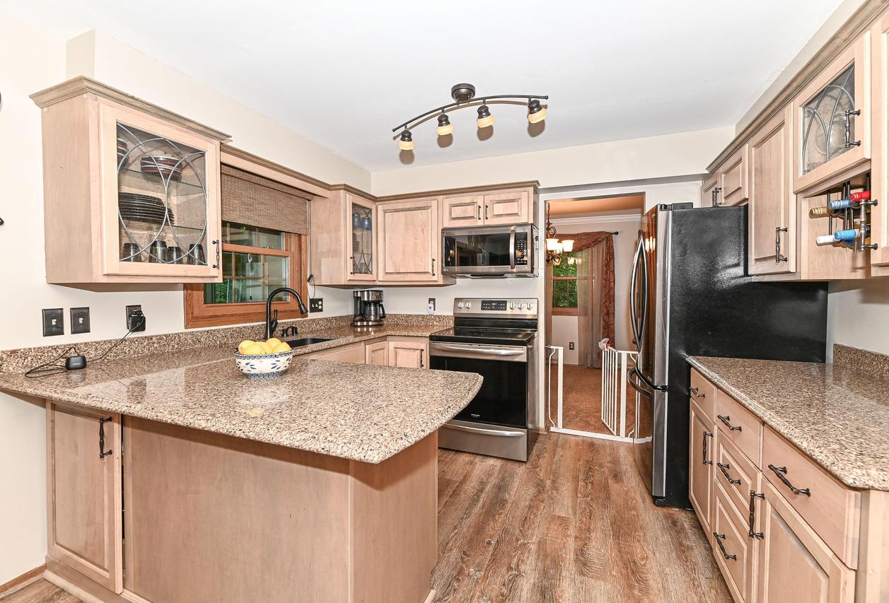 3274 S Acredale Ct, New Berlin, WI 53151