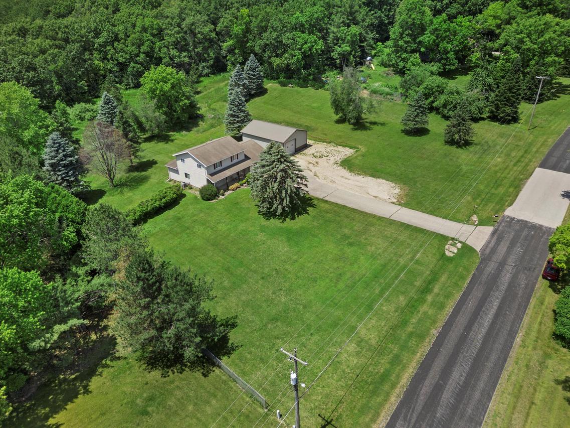 N6249 Paradise Dr, Spring Prairie, WI 53105