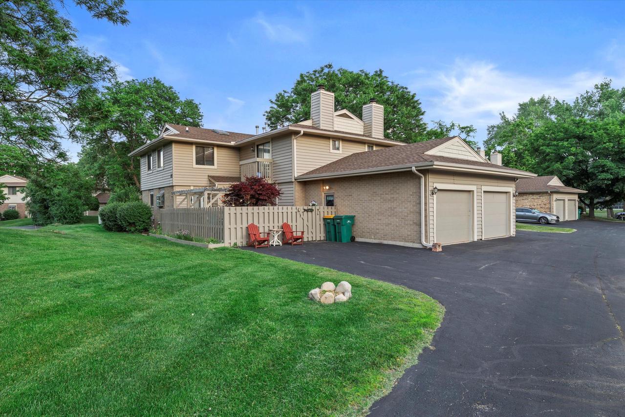 16312 W Coachlight Dr, New Berlin, WI 53151