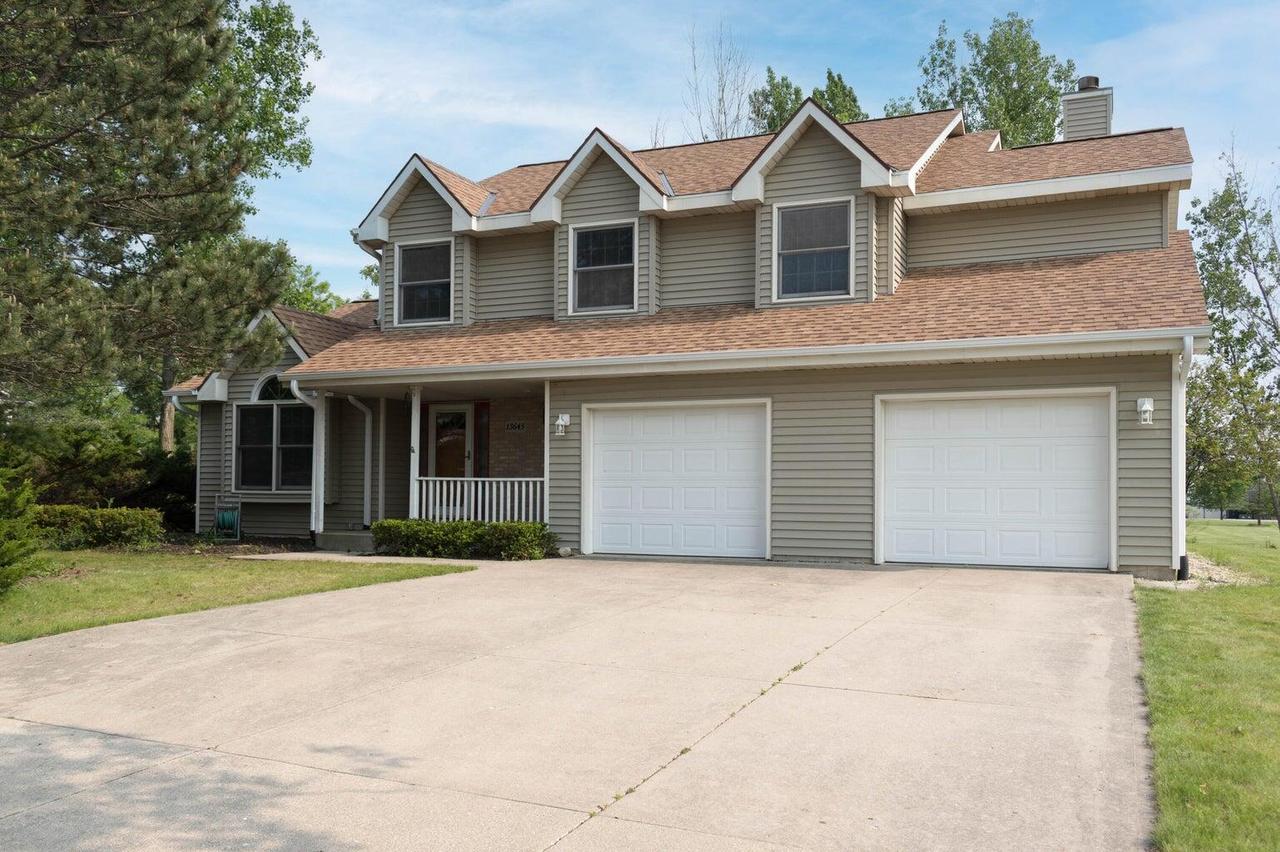 13645 W Sunbury Rd, New Berlin, WI 53151