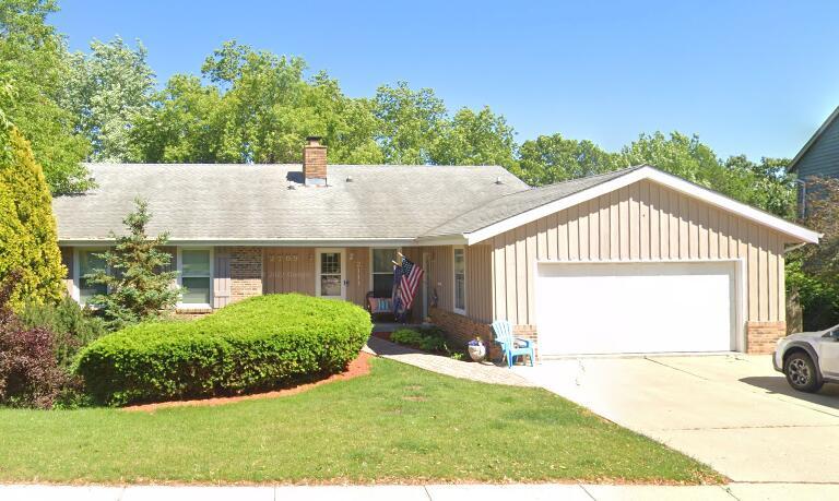 2111 Yvonne St, Waukesha, WI 53188