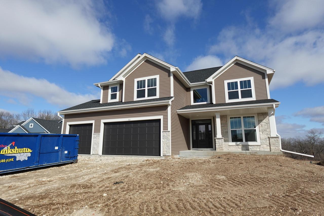 511 Woodside Ct, West Bend, WI 53095