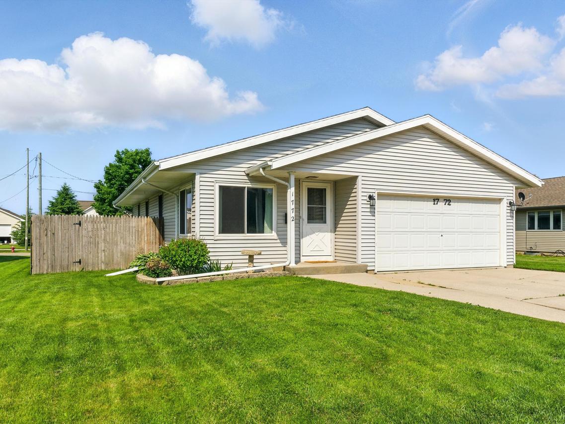 1772 Cross St, Manitowoc, WI 54220
