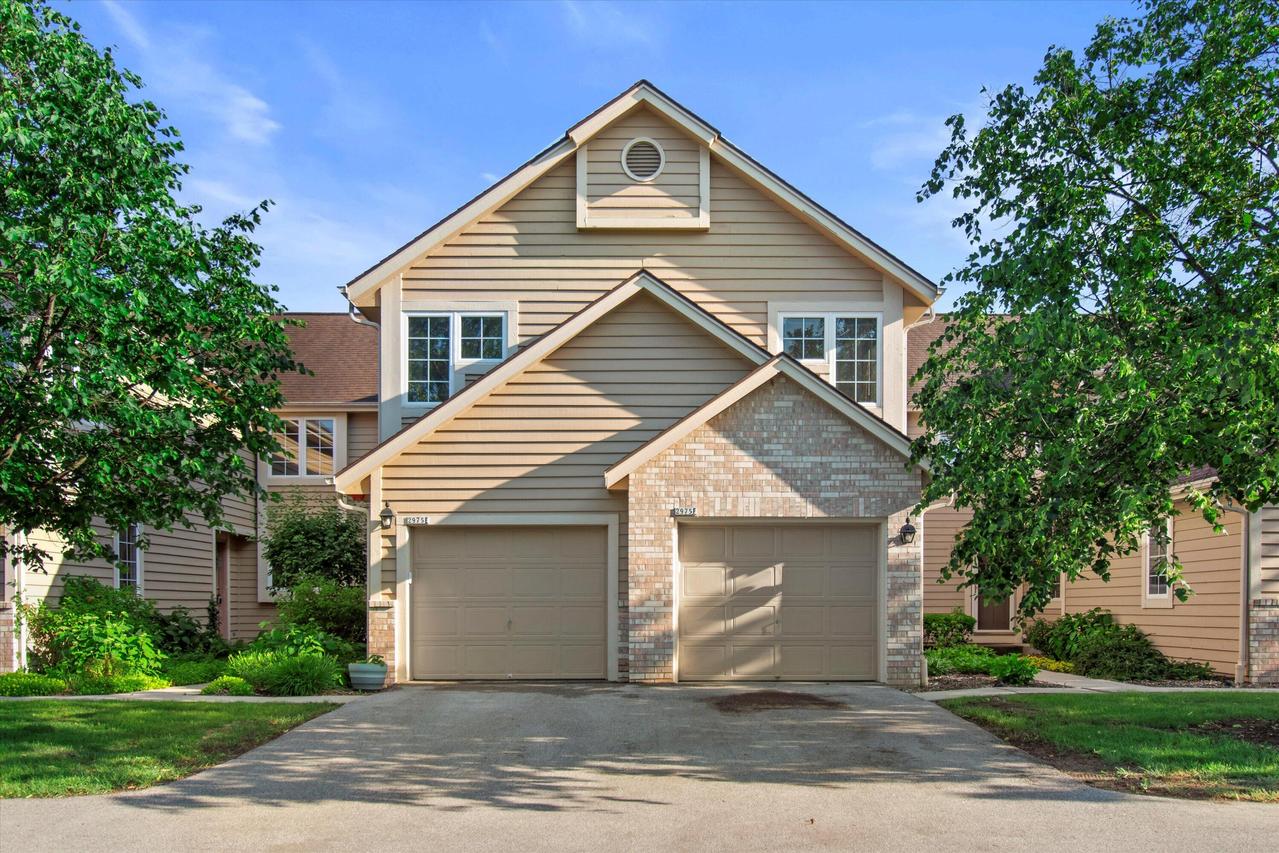2975 N River Birch Dr #F, Brookfield, WI 53045