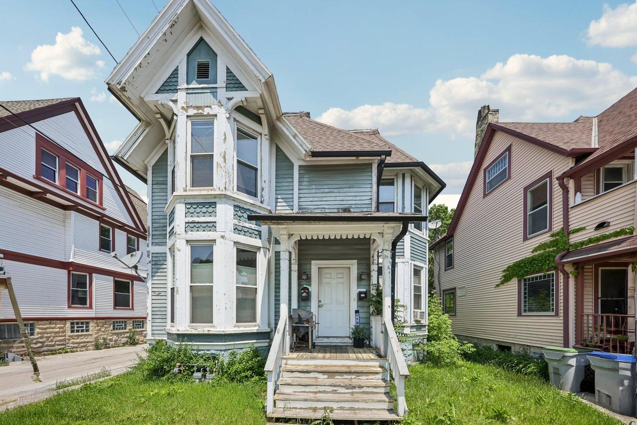 116 W North Ave, Milwaukee, WI 53212