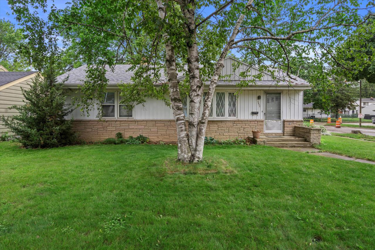 4873 N 88th St, Milwaukee, WI 53225