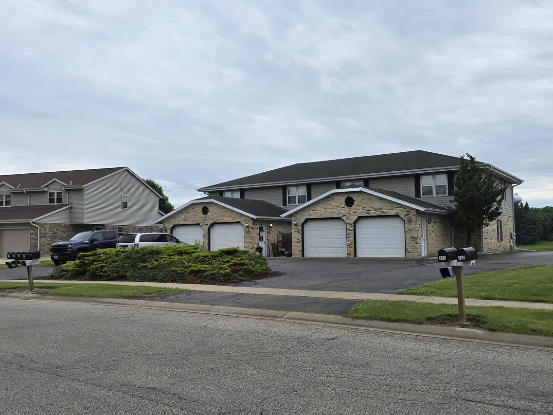 141 Glen Hill, Slinger, WI 53086