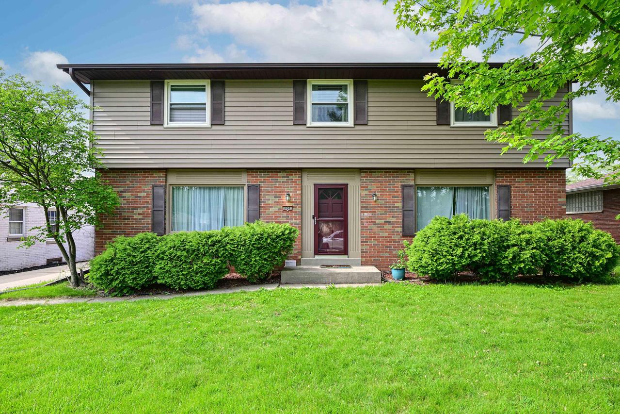 10301 W Feerick Pl, Wauwatosa, WI 53222