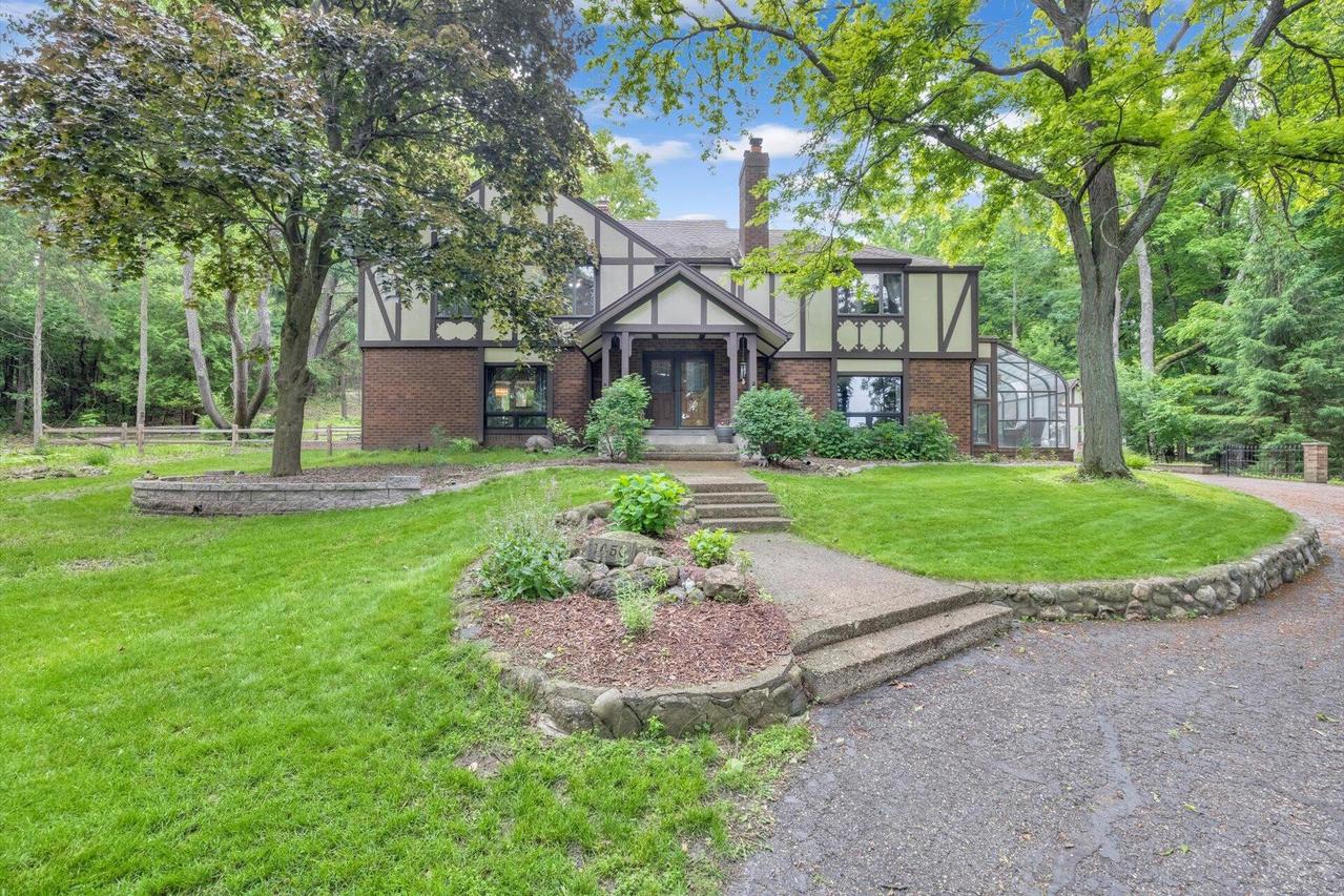 1450 Weber Ct, Delafield, WI 53029