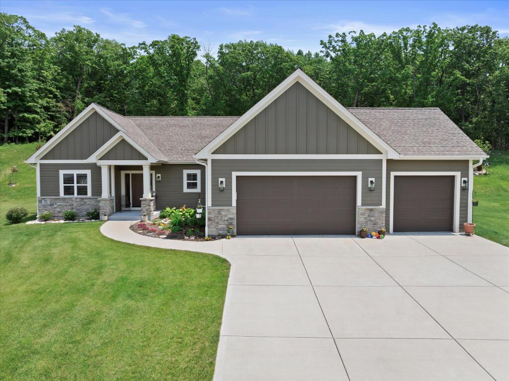W237N6842 Ancient Oaks Ct, Sussex, WI 53089