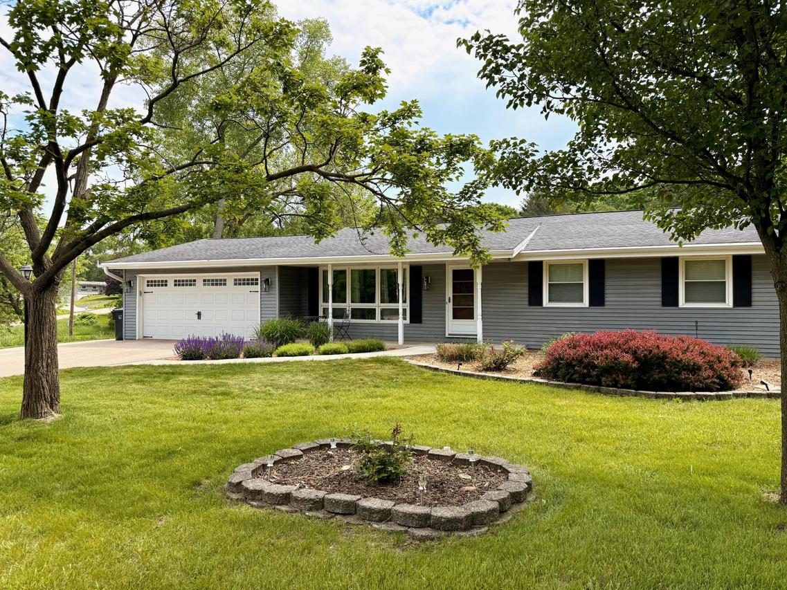 W254S6620 Ridge Rd, Vernon, WI 53189