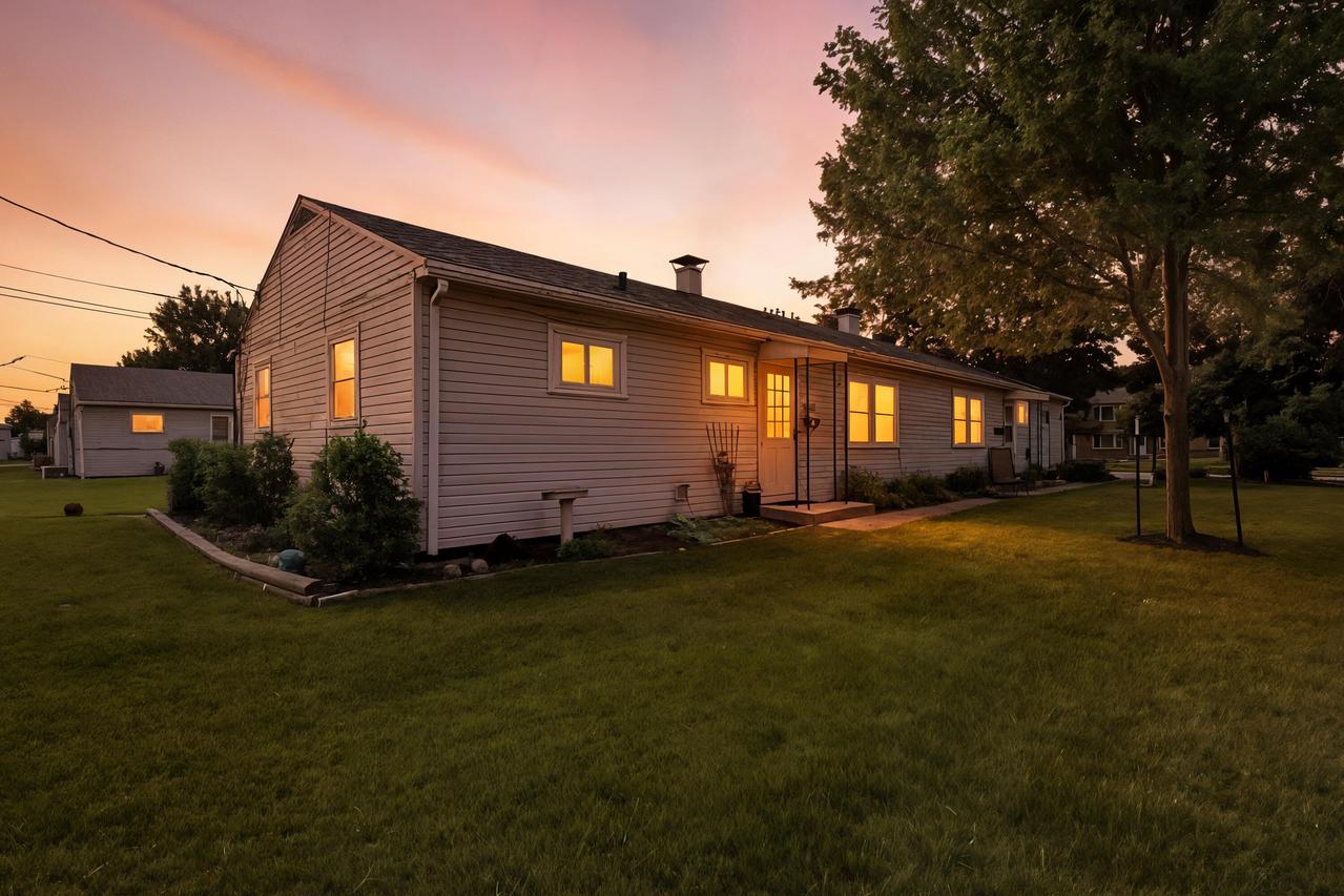 2318 W Howard Ave, Milwaukee, WI 53221