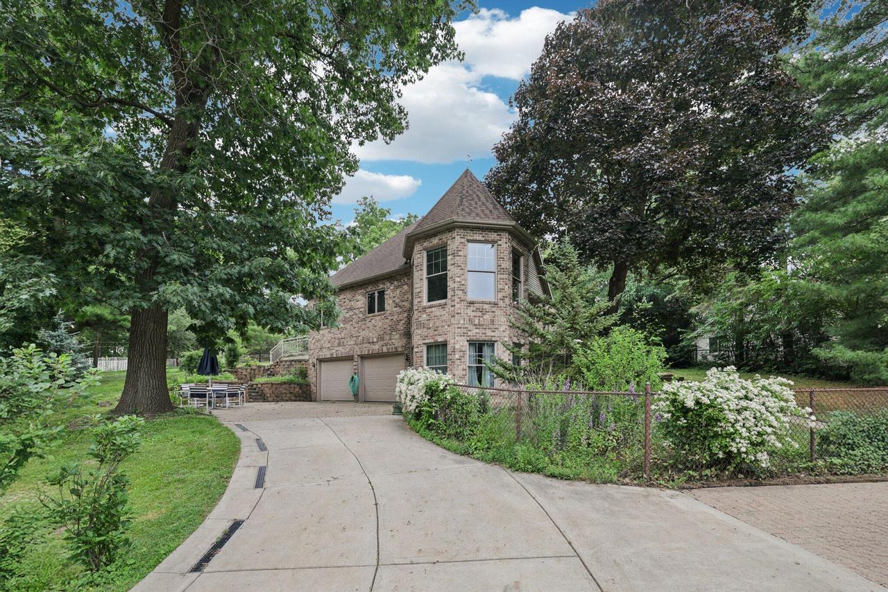 W9084 Lakeview Dr, Oakland, WI 53523