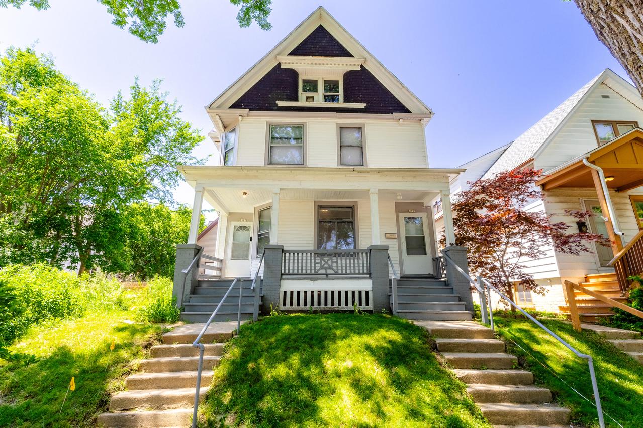 2917 N Booth St #2919, Milwaukee, WI 53212