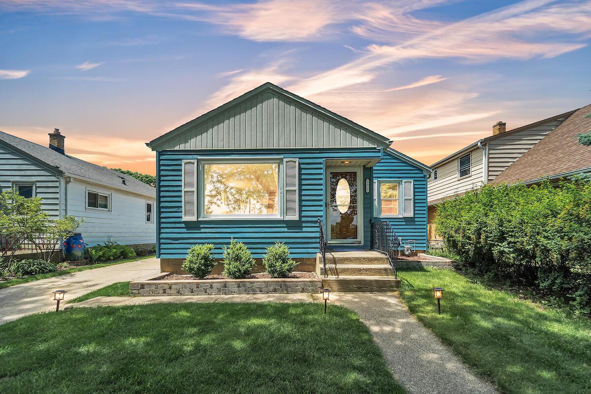2921 S California St, Milwaukee, WI 53207