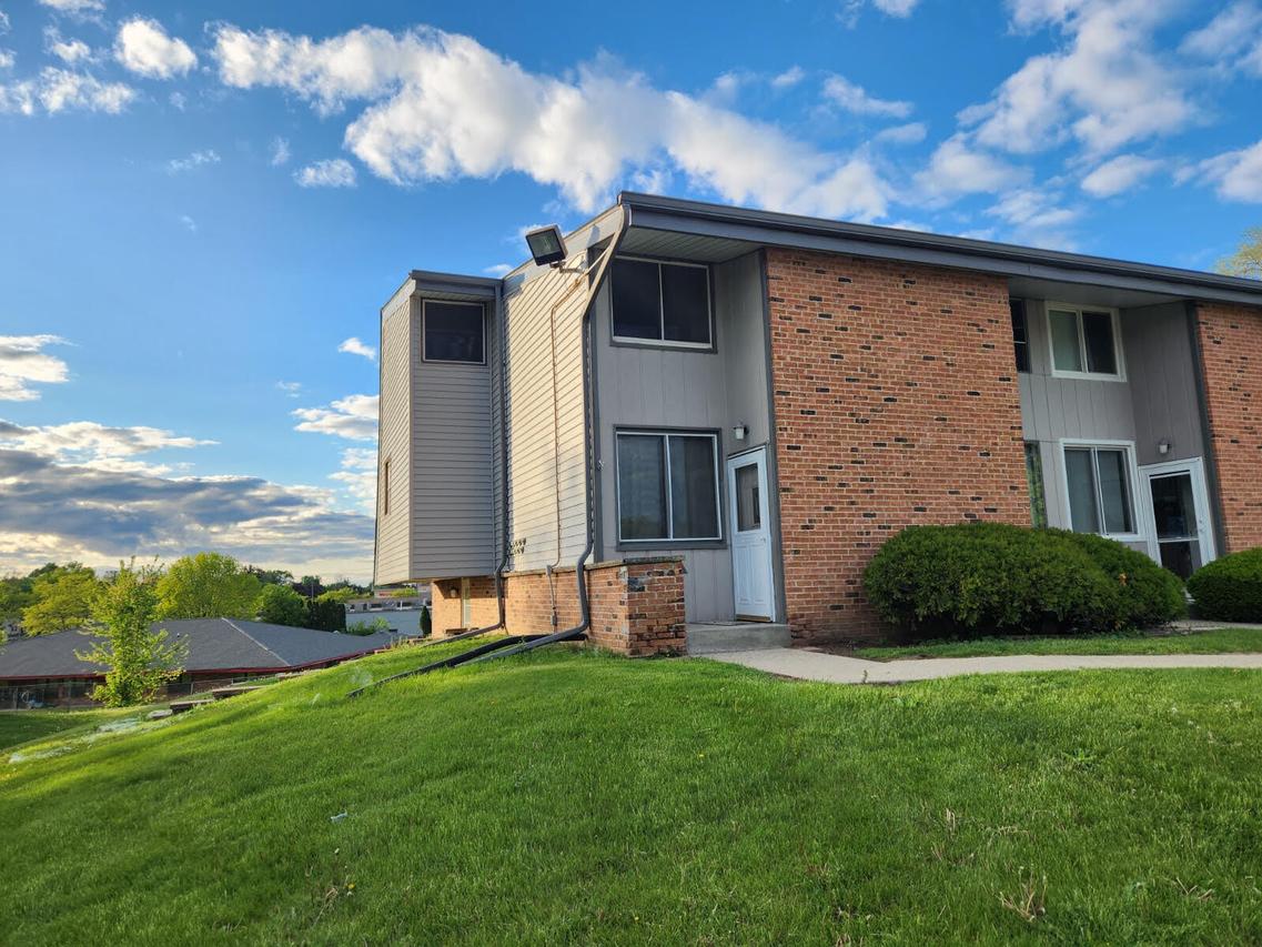 1430 Big Bend #A, Waukesha, WI 53189