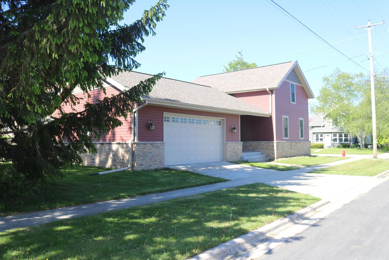 113 W Henni St, Theresa, WI 53091