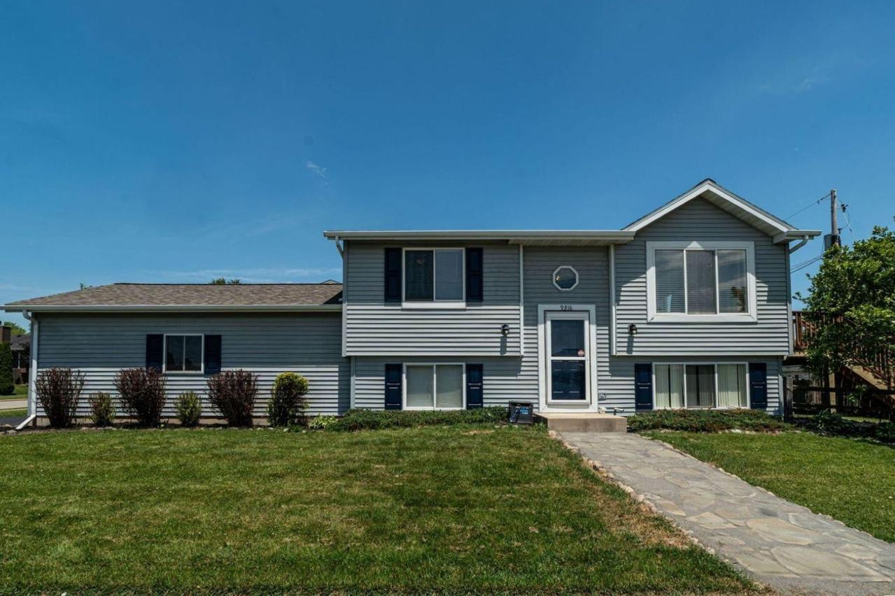 9316 Broadway Dr, Sturtevant, WI 53177