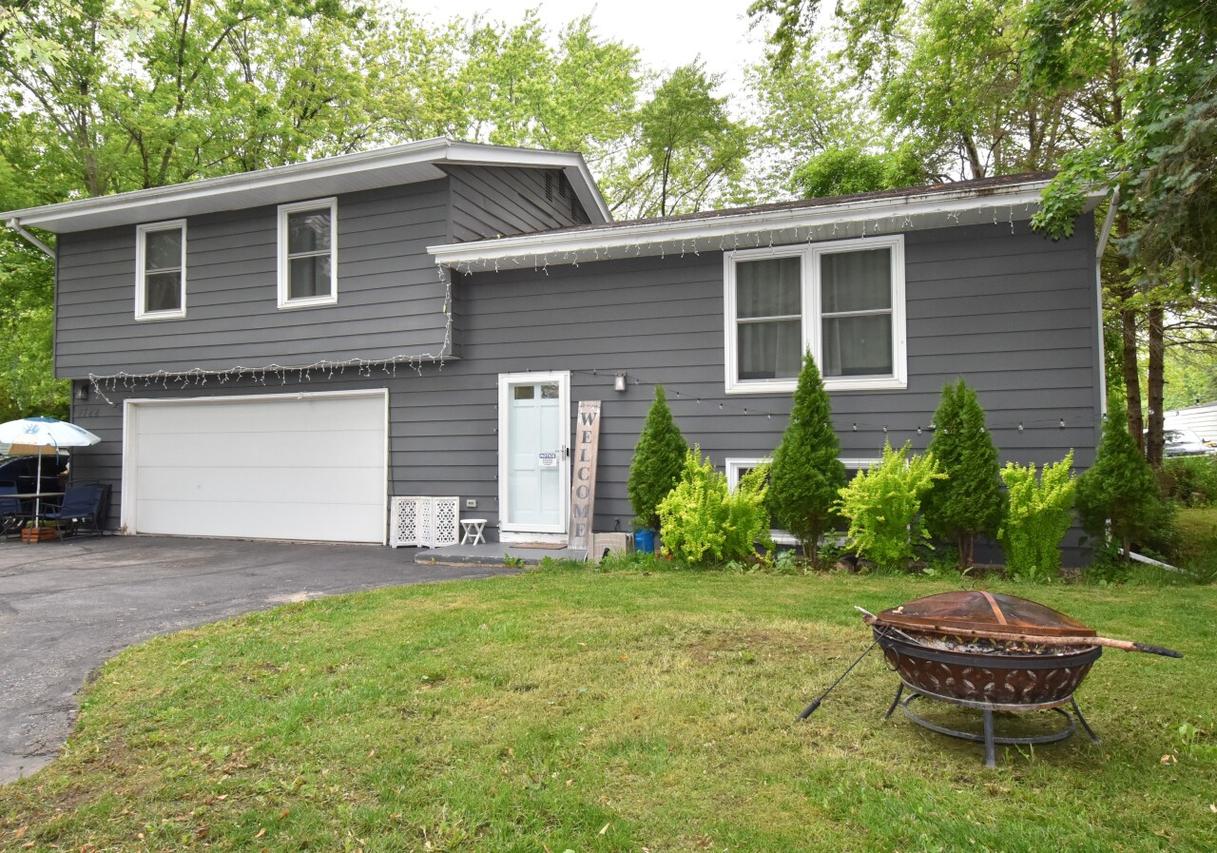 2722 3 Mile Rd, Caledonia, WI 53404