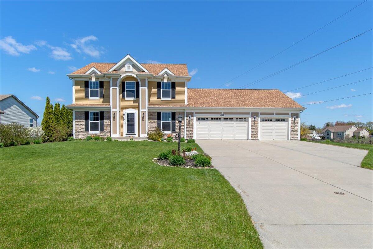 3187 Sherman Parc Cir, Jackson, WI 53037
