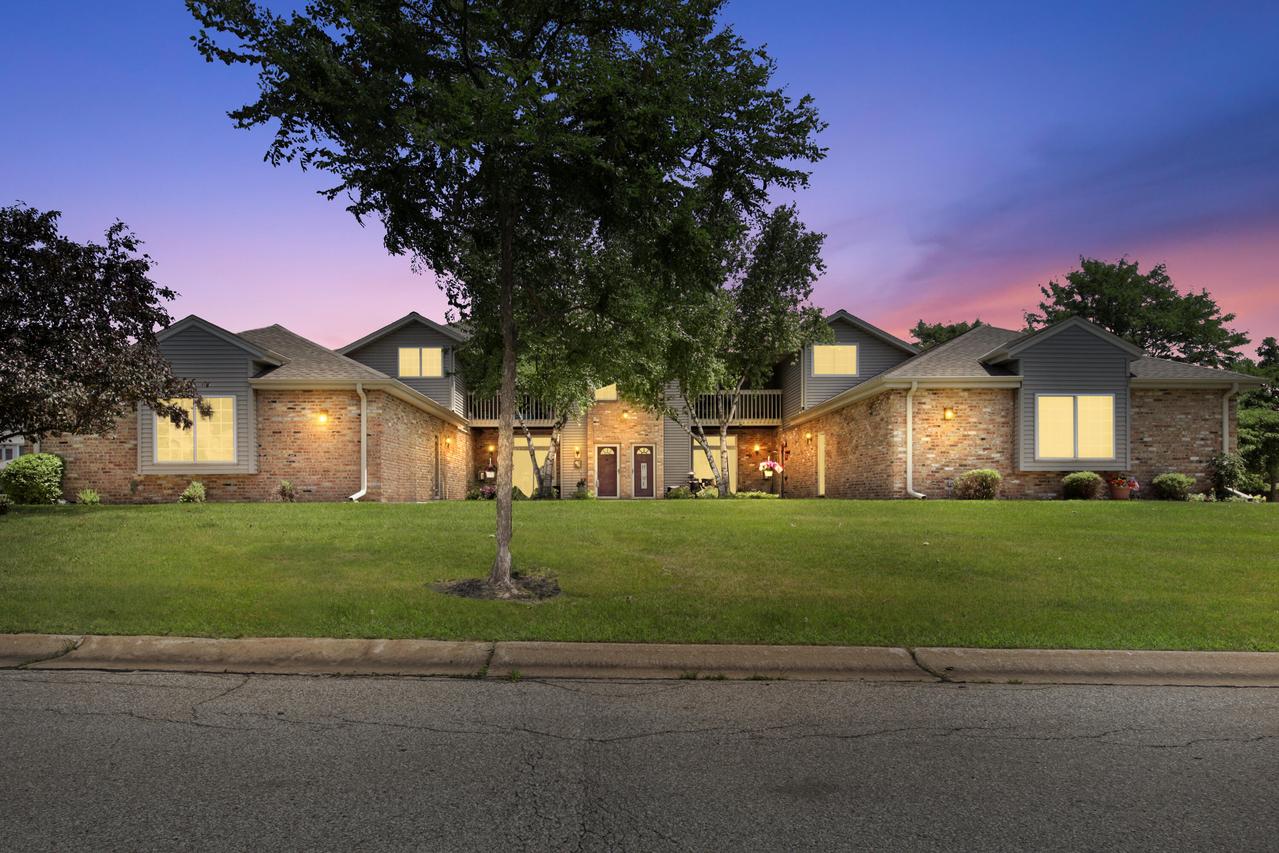 210 W Oak Leaf Dr #2, Oak Creek, WI 53154