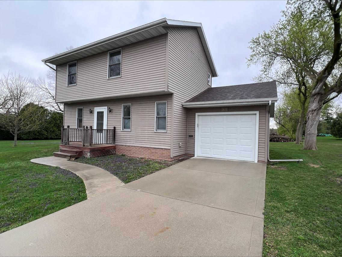 925 Cleveland St, Watertown, WI 53098