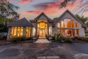 302 Lac La Belle Dr, Lac La Belle, WI 53066