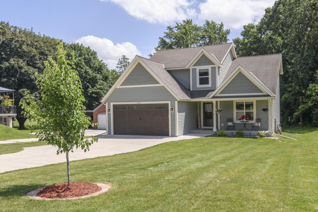 2335 Macarthur Rd, Waukesha, WI 53188