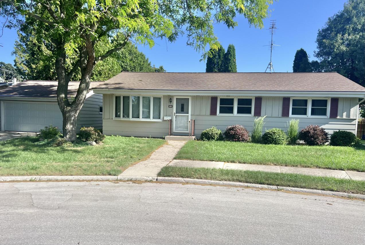928 Bonnie Ct, Plymouth, WI 53073