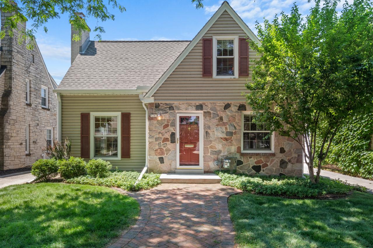 5243 N Kent Ave, Whitefish Bay, WI 53217