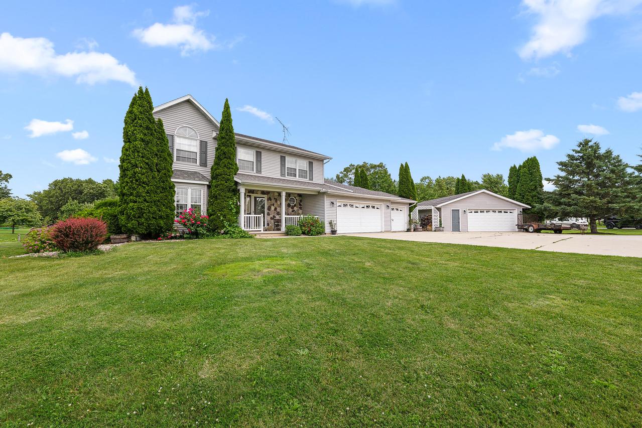 W7489 Westbrook Ln, Lamartine, WI 54937