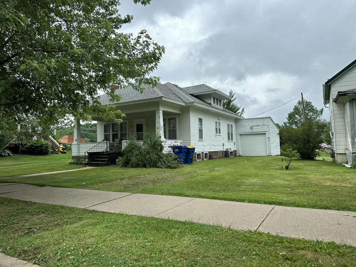 211 N Main St, Viola, WI 54664