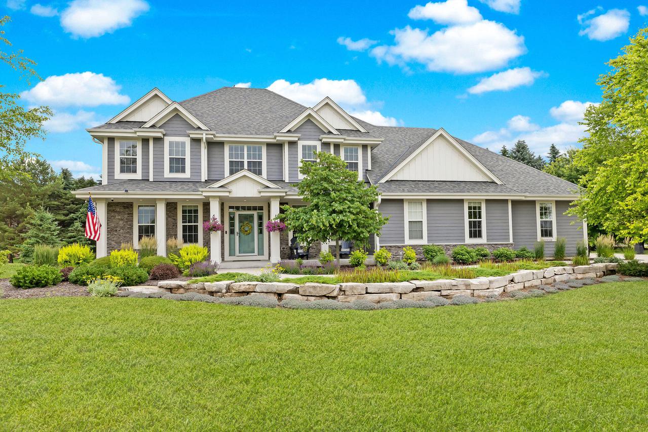 W245N7230 Stonefield Dr, Sussex, WI 53089