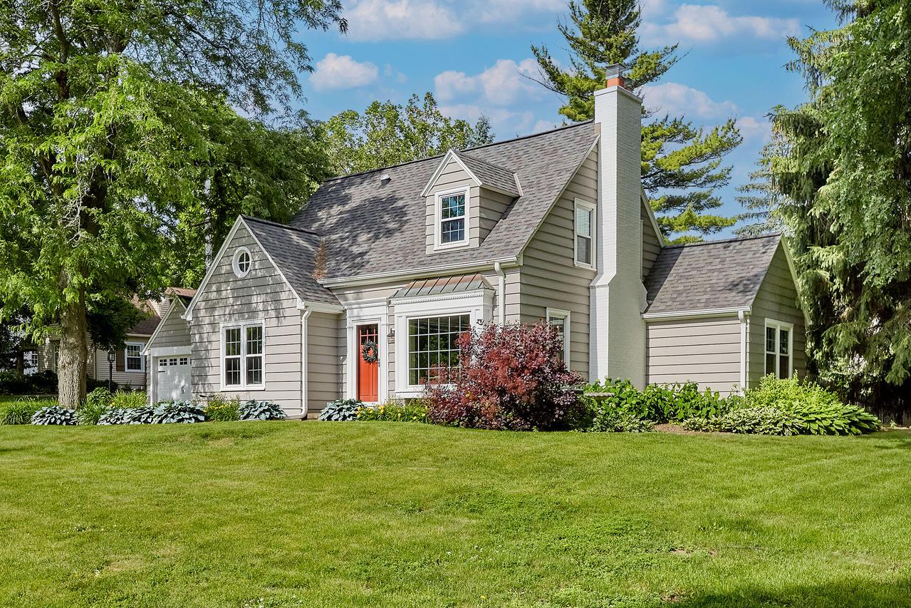 645 Hi View, Elm Grove, WI 53122