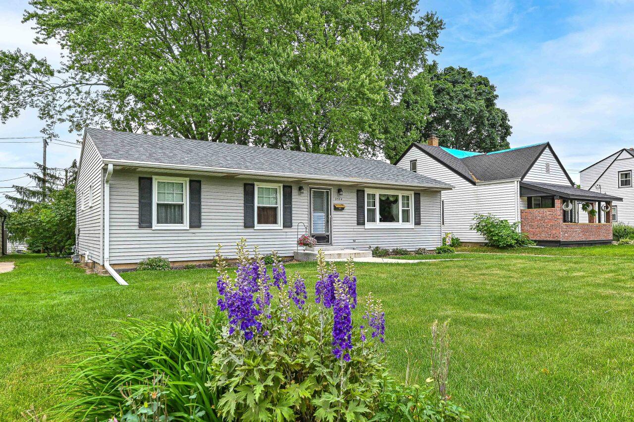 3564 S 48th St, Greenfield, WI 53220