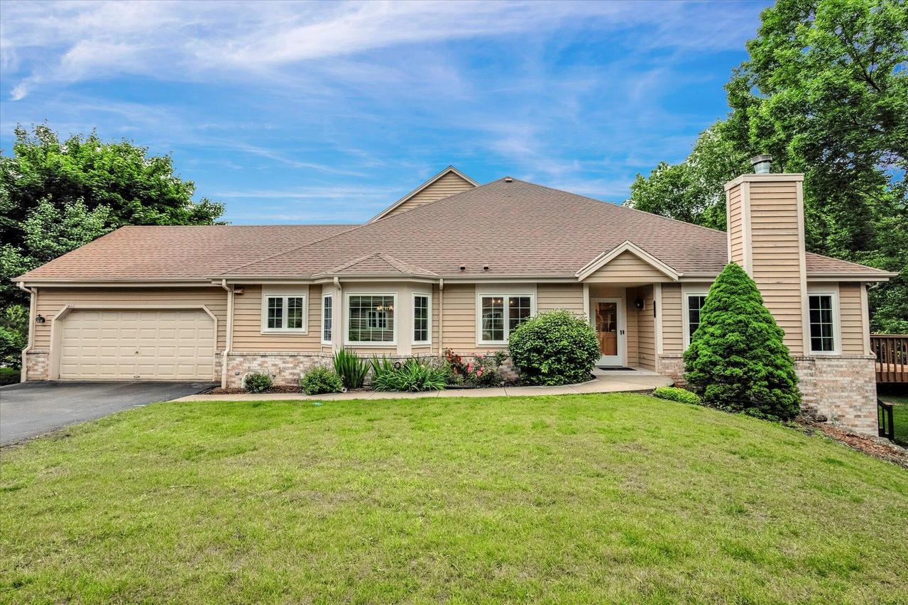 2855 River Birch Dr #D, Brookfield, WI 53045