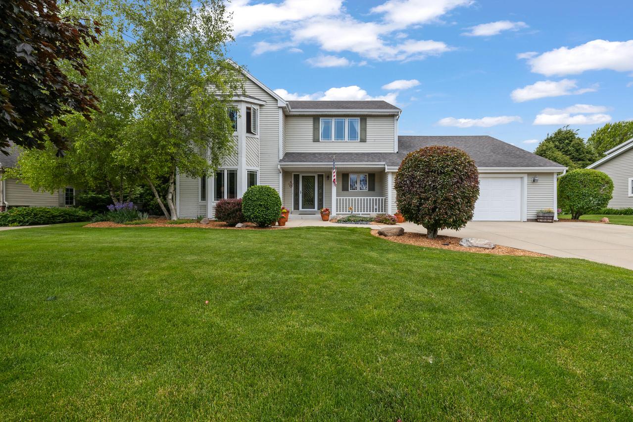186 Granary Cir, Hartland, WI 53029