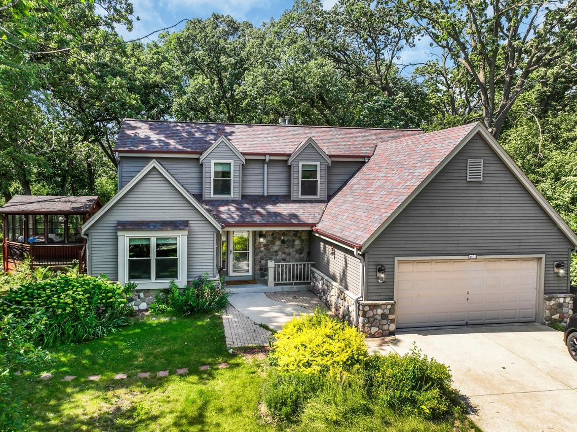 1803 Kettle Ct, East Troy, WI 53120