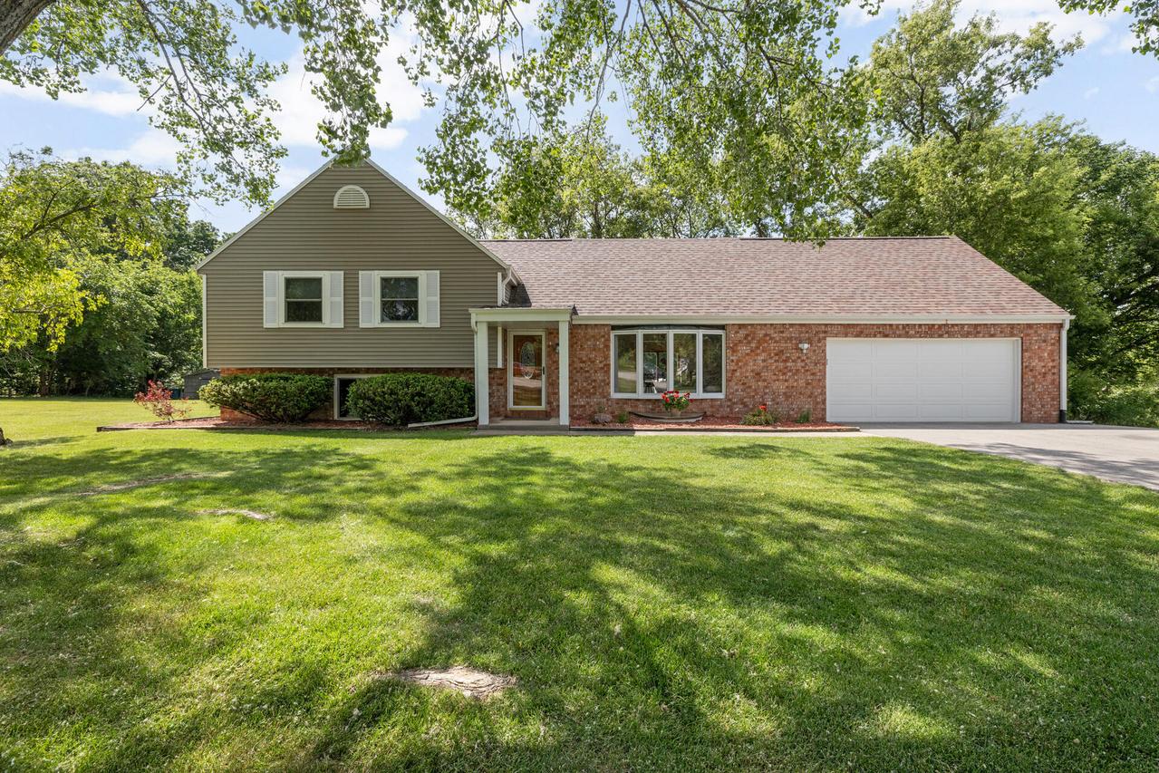 571 S Ridge Ct, Richfield, WI 53017