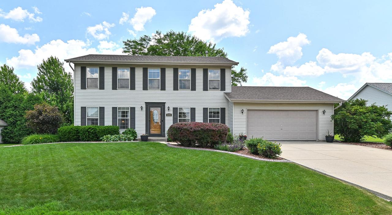 2191 W Hope Ln, Oak Creek, WI 53154