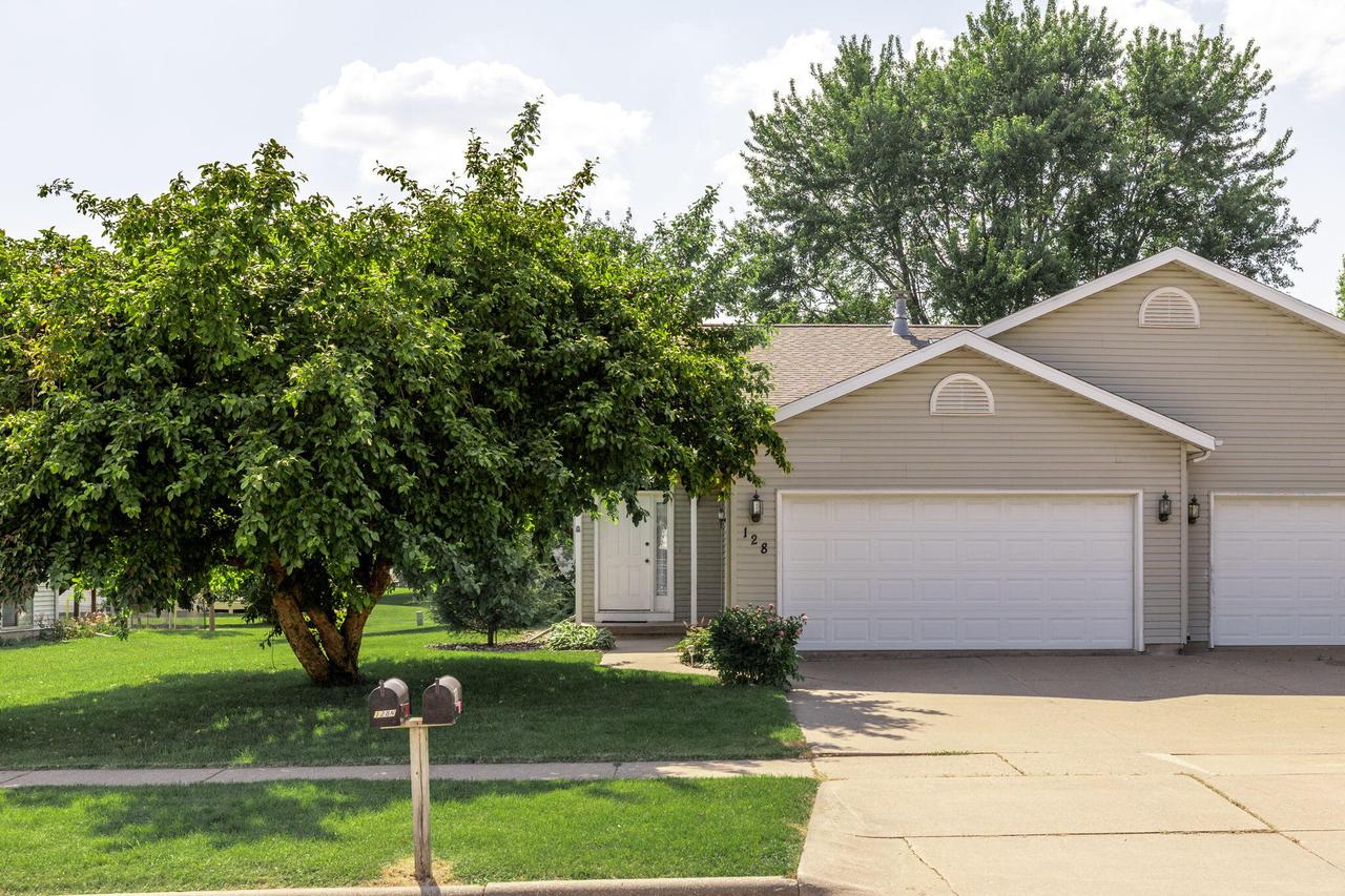 128 Rosewood Ln, West Salem, WI 54669