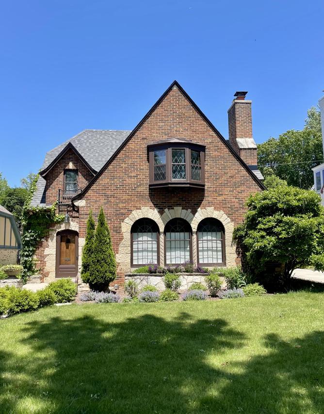 640 E Carlisle Ave, Whitefish Bay, WI 53217