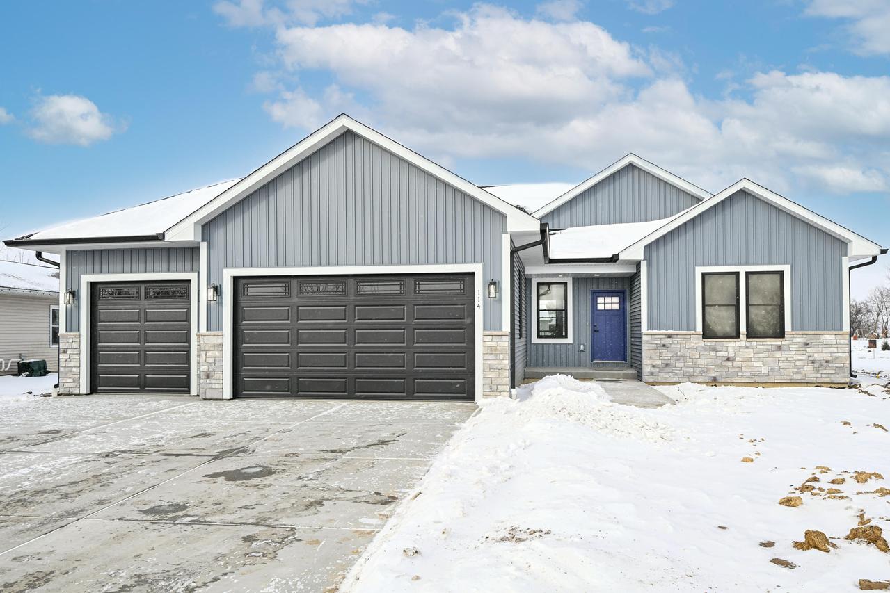 114 Autumn Dr, Delavan, WI 53115