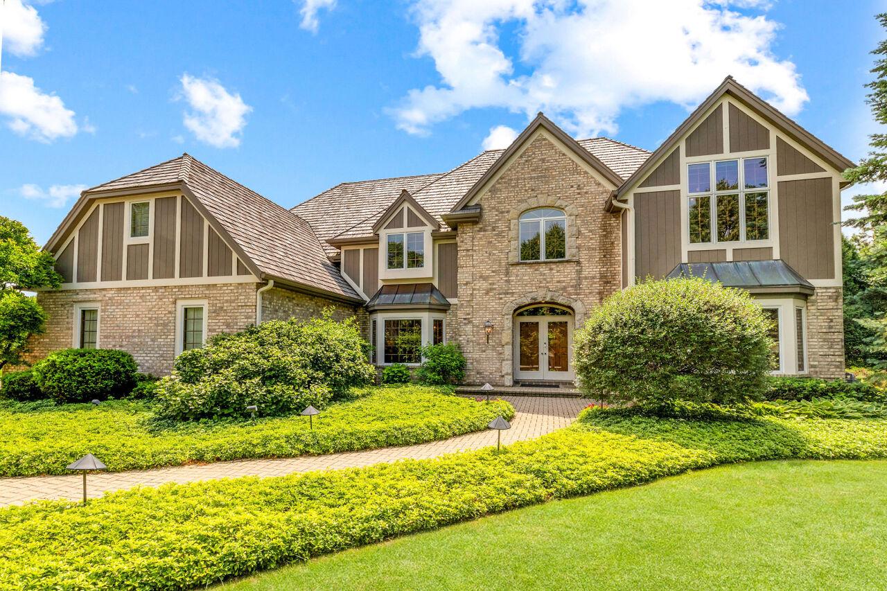 10410 N Pine Ridge, Mequon, WI 53092